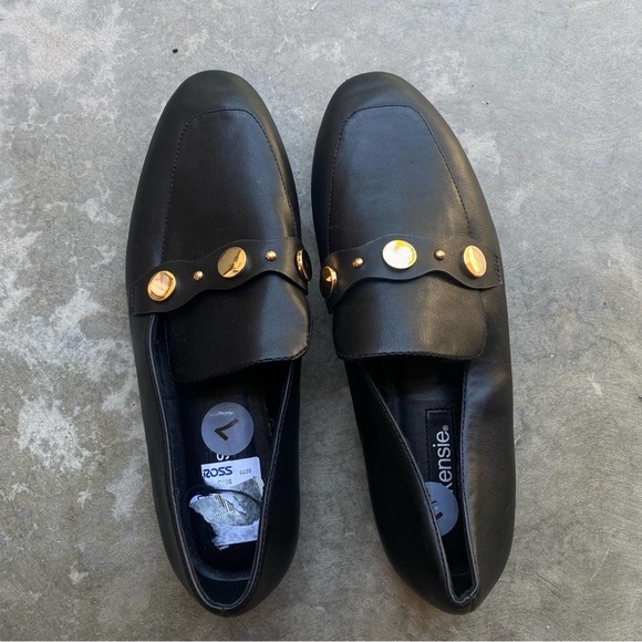 kenzie Shoes - NEW Kenzie black loafers with gold accent